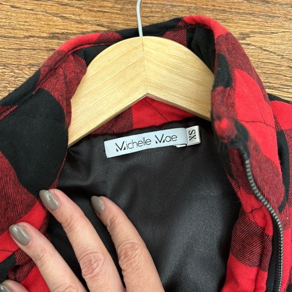Michelle Mae XS Buffalo Plaid Zipper Vest - Picture 5 of 8